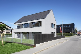 Straßenansicht bei Tag Straßenansicht bei Tag