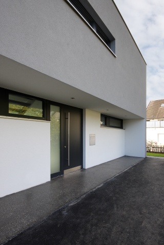 Überdachter Eingangsbereich Überdachter Eingangsbereich