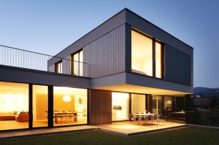 Südfassade bei Nacht Südfassade bei Nacht